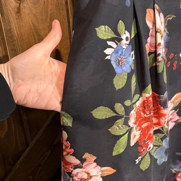 Floral Sleeveless Dress - Black and Red - Picture 4 of 6